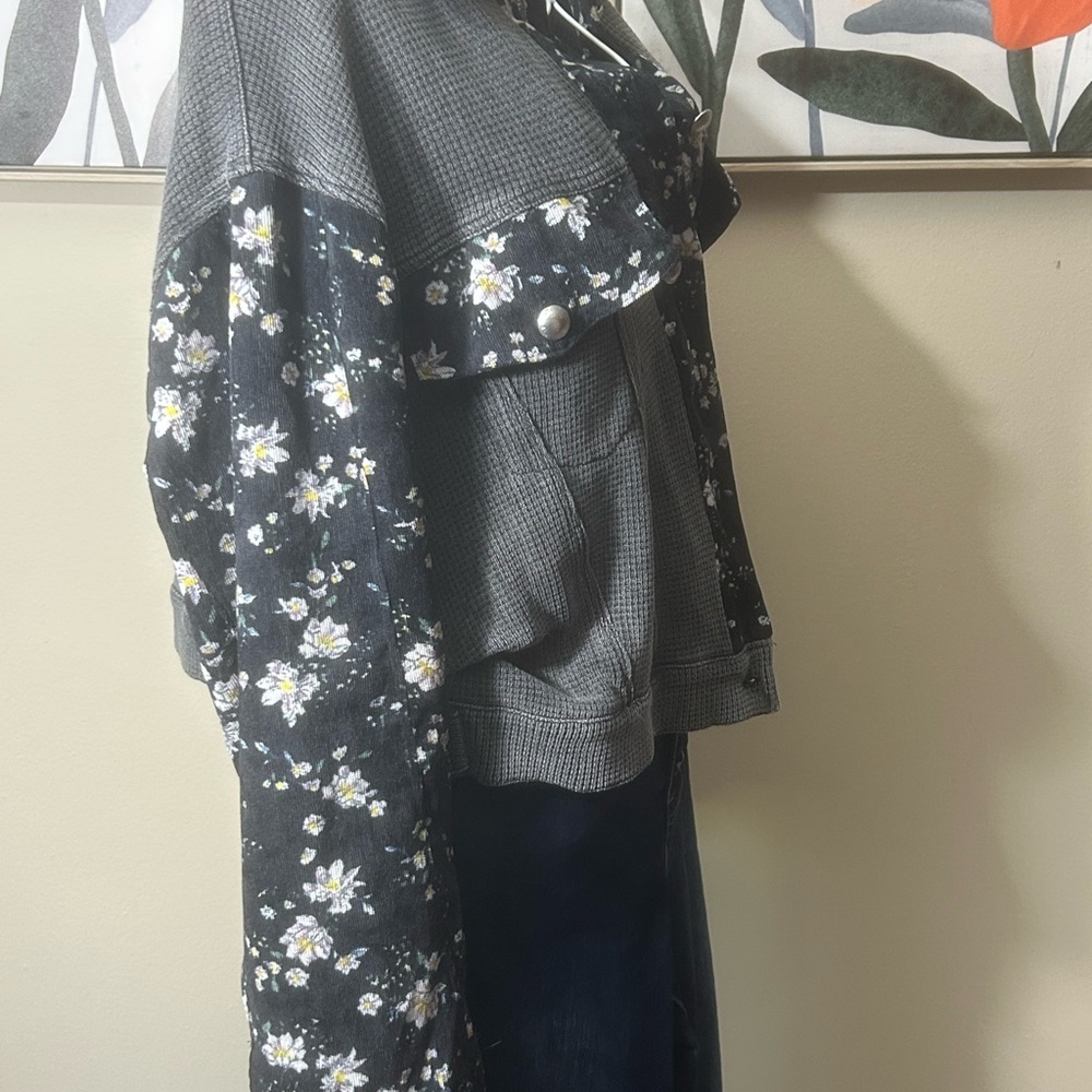 POL Gray with Black Floral Trim Cropped Jacket - Picture 2 of 7